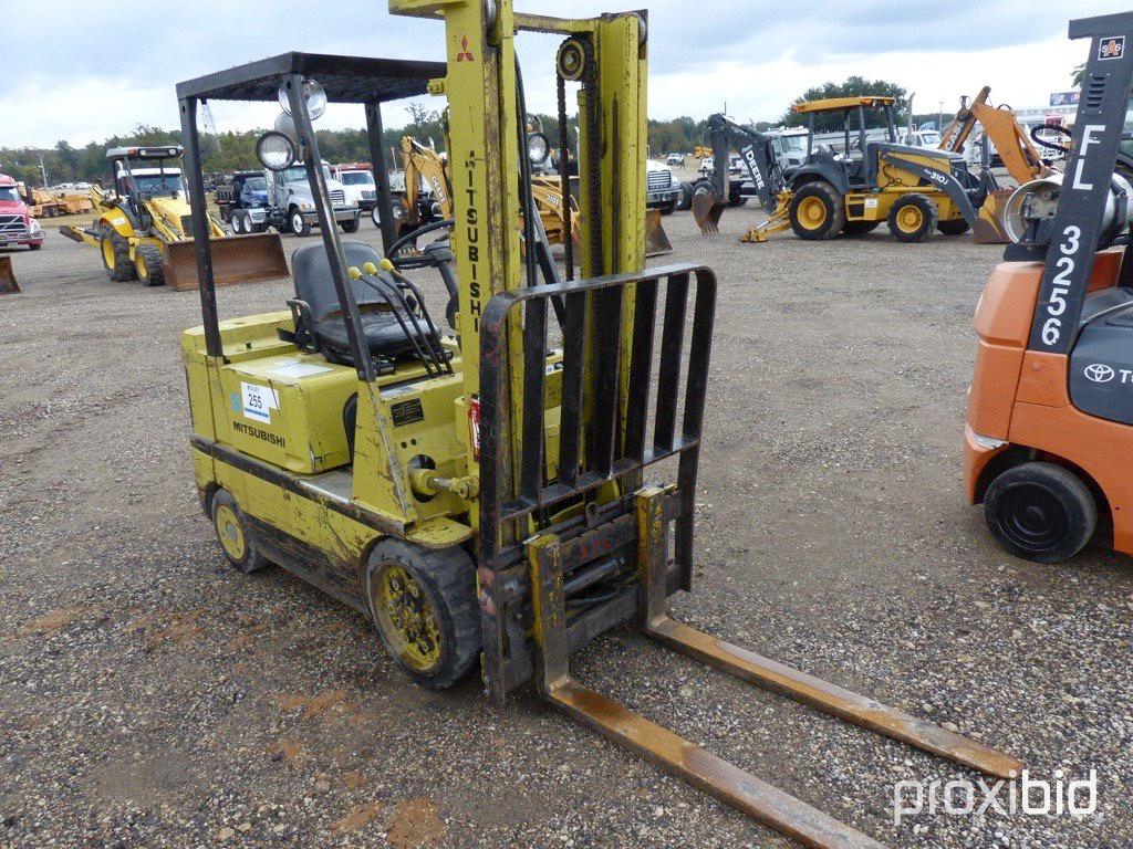 MITSUBISHI 25 FORKLIFT