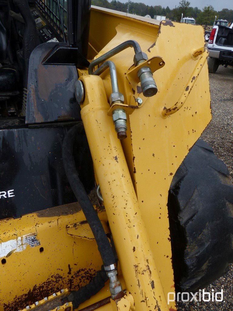 2005 JOHN DEERE 332 SKID STEER;