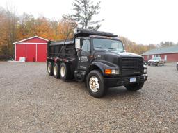 1996 INTERNATIONAL 4900 DUMP TRUCK;