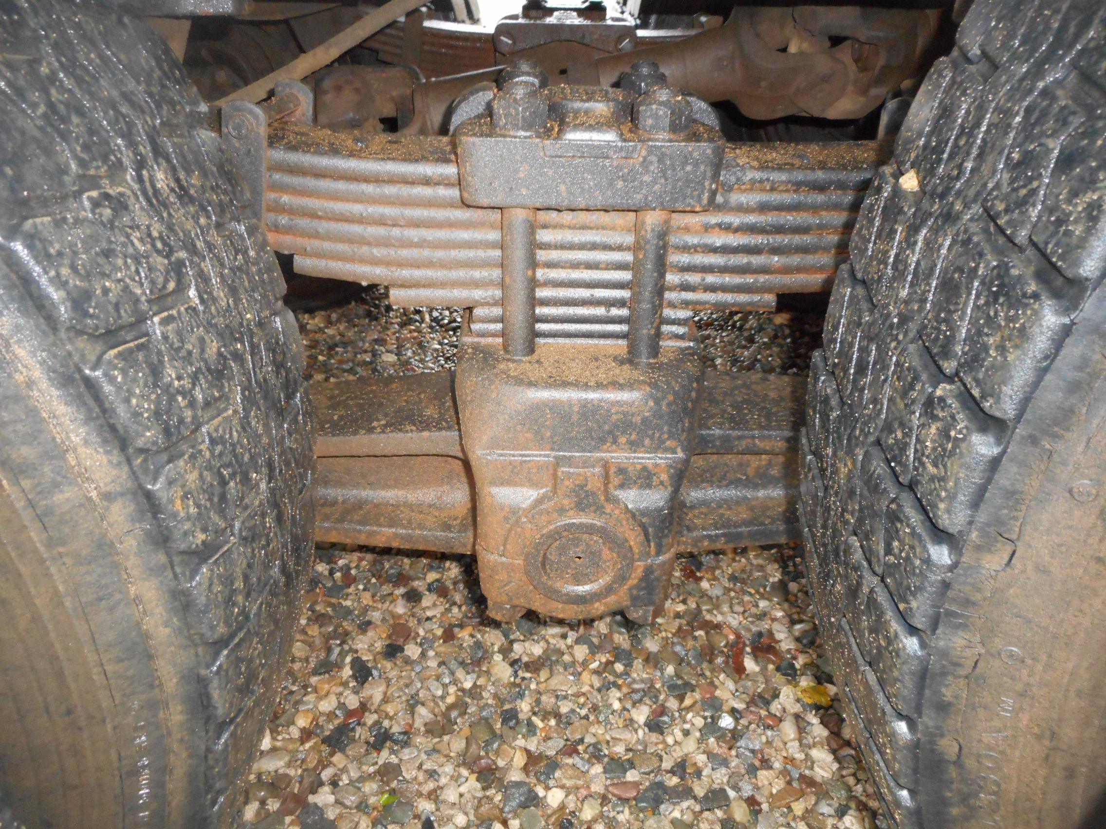 1996 INTERNATIONAL 4900 DUMP TRUCK;