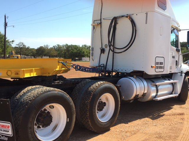 NOT SOLD 2004 FREIGHTLINER COLUMBIA TRUCK TRACTOR;