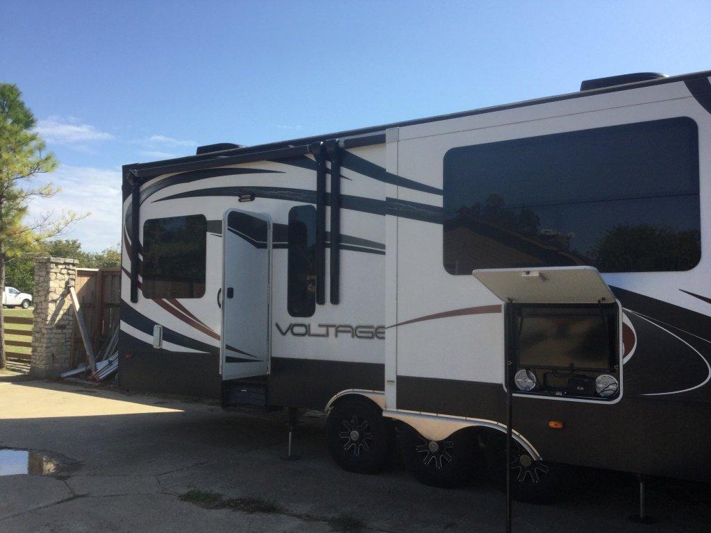 2015 VOLTAGE V3895 TOY HAULER TRAILER;