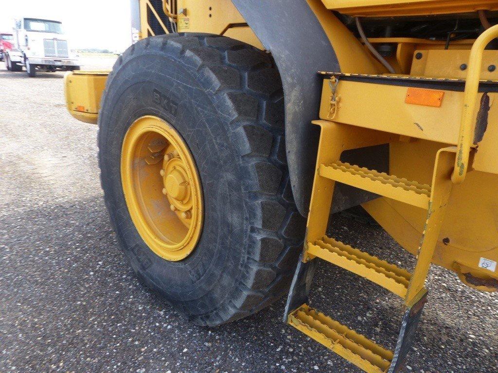 2011 VOLVO L60F RUBBER TIRE LOADER;