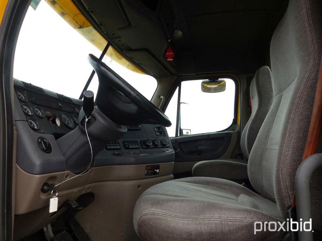 2012 FREIGHTLINER CASCADIA TRUCK TRACTOR;