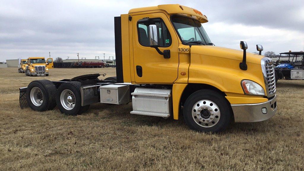 2014 FREIGHTLINER CASCADIA TRUCK TRACTOR;