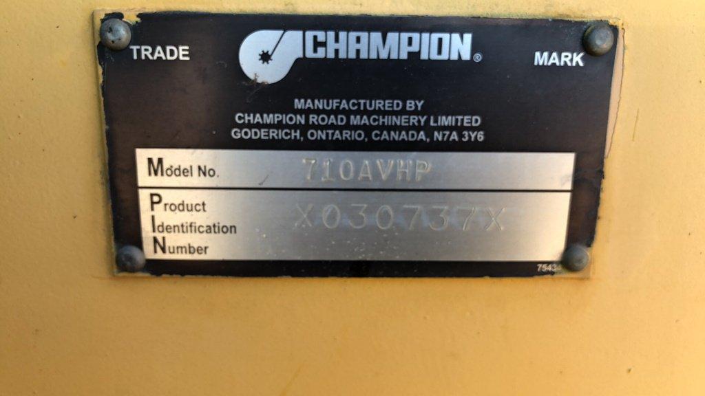 2000 CHAMPION 710A VHP MOTOR GRADER;