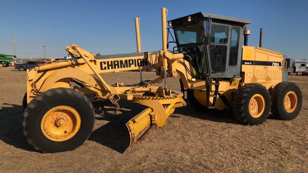 2000 CHAMPION 710A VHP MOTOR GRADER;