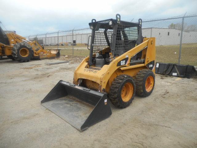 2011 CATERPILLAR 226B SKID STEER;