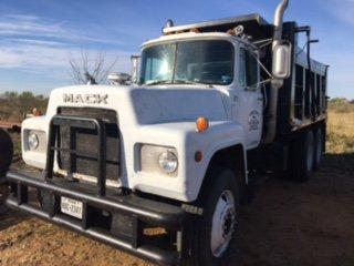 1987 MACK DUMP TRUCK;