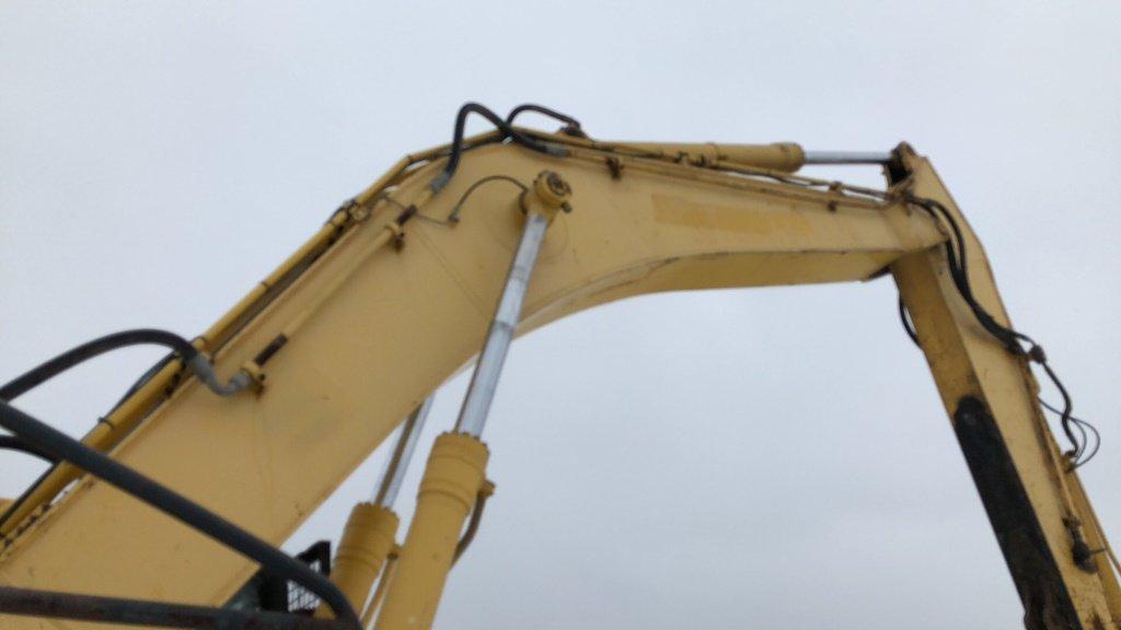 2005 KOMATSU PC300LC-7L EXCAVATOR;