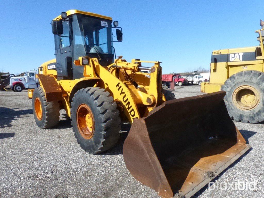 2009 HYUNDAI HL730-7A RUBBER TIRE LOADER;