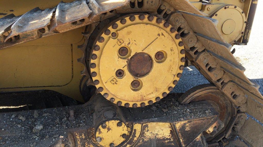 2011 CATERPILLAR D6T LGP CRAWLER TRACTOR;