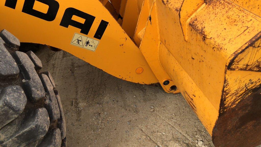 2006 HYUNDAI HL730XTD-7 RUBBER TIRE LOADER;