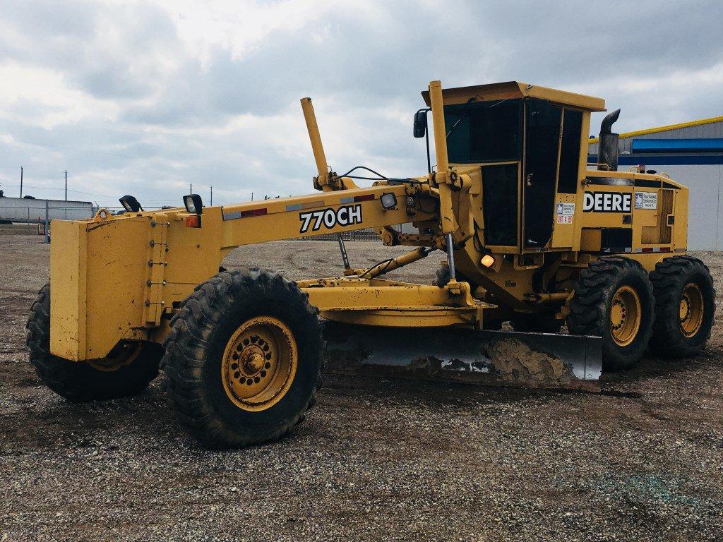 1997 JOHN DEERE 770CH MOTOR GRADER;