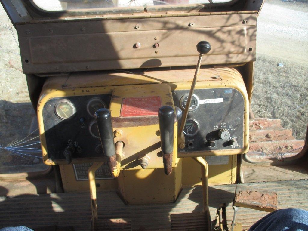 1983 CATERPILLAR D6D CRAWLER TRACTOR;