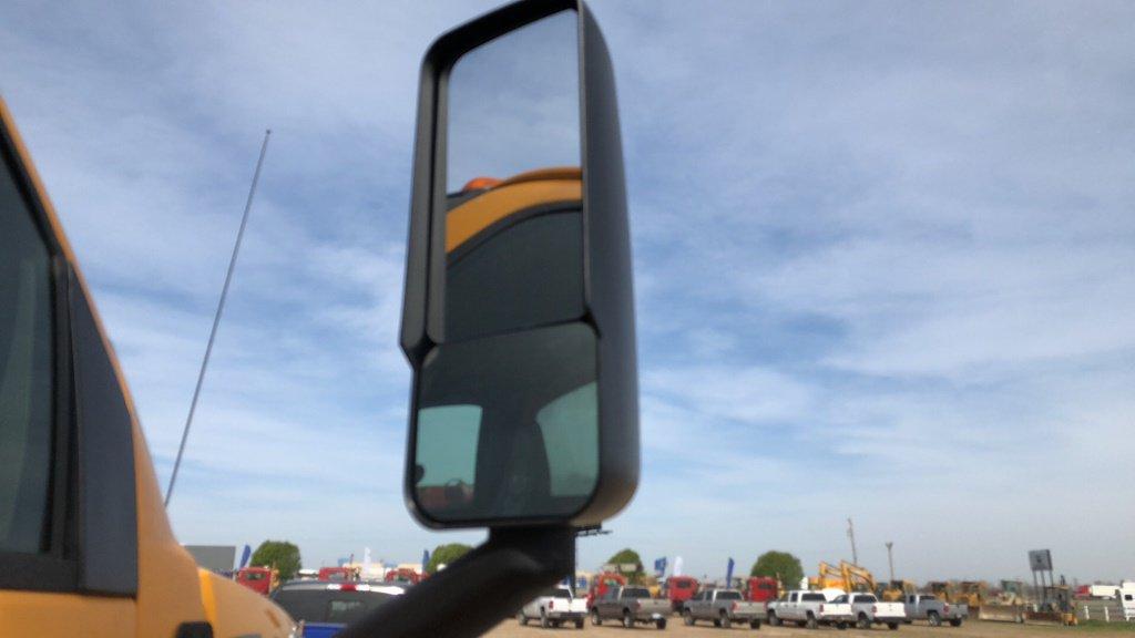 2006 CHEVY C7500 S/A DUMP TRUCK;