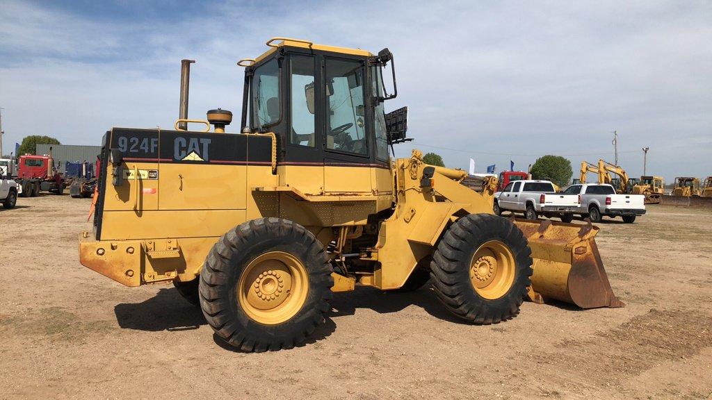 1997 CATERPILLAR 924F WHEEL LOADER;