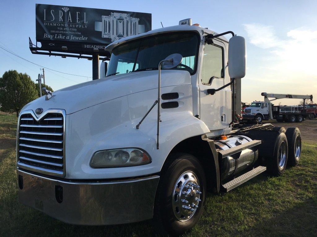 2004 MACK CX613 T/A TRUCK TRACTOR;