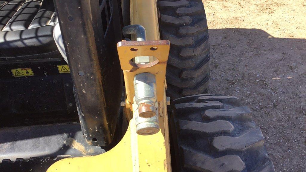 2005 CATERPILLAR 226B SKID STEER;