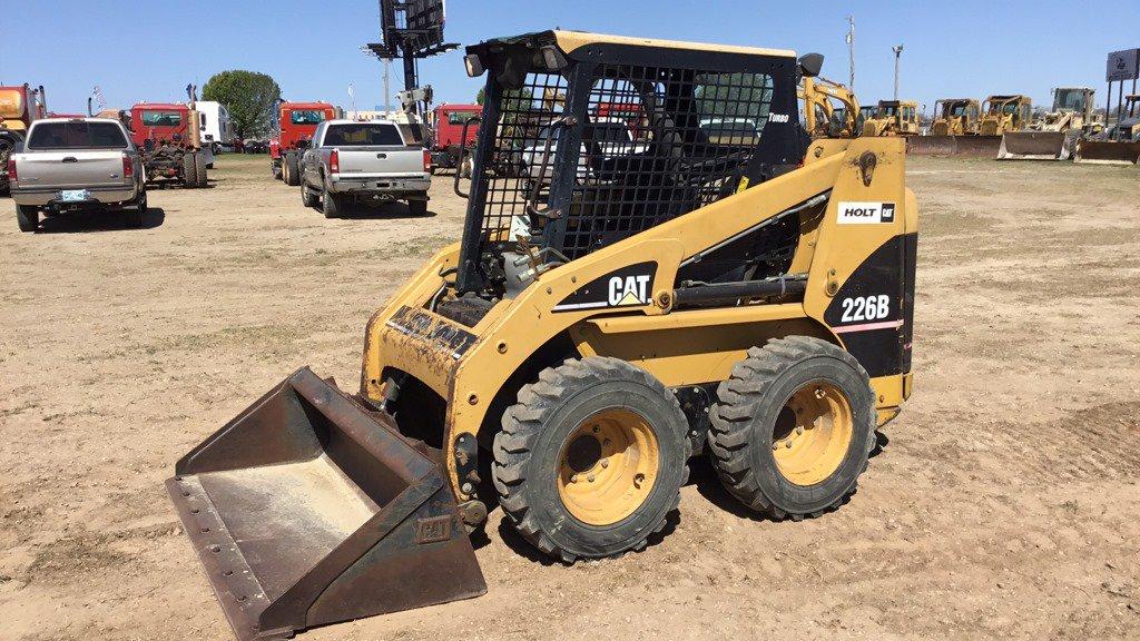 2005 CATERPILLAR 226B SKID STEER;