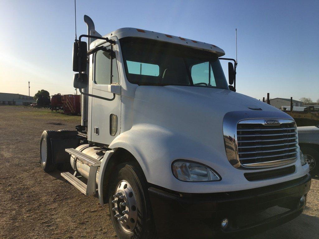 2007 FREIGHTLINER CL11242T S/A TRUCK TRACTOR;