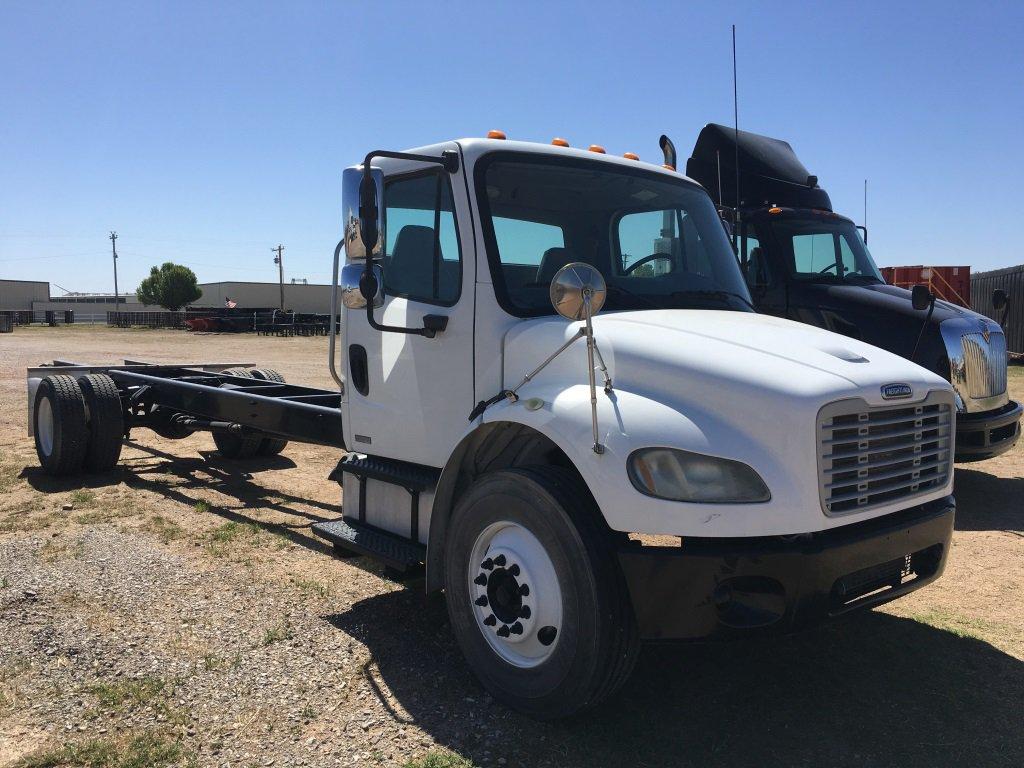 2007 FREIGHTLINER M2 106 CAB & CHASSIS;