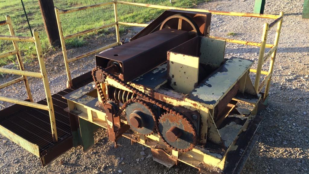 TRAILER MOUNTED ROCK CRUSHER ASSEMBLY