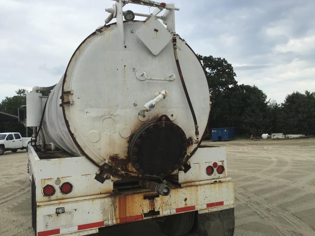 1995 FREIGHTLINER FLD120SD T/A VACUUM TRUCK