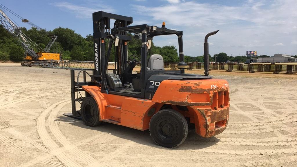 DOOSAN D70S-5 13,550 LBS FORKLIFT