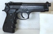 Beretta Model 92FS 9 mm Para. Semi-Auto Pistol in Hard Case 2 Clips... Extra Grips... SN#BER052645..