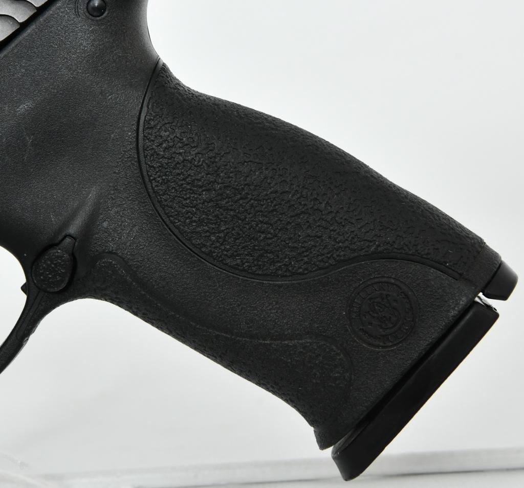 Smith & Wesson M&P 40 Semi Auto Pistol .40 S&W