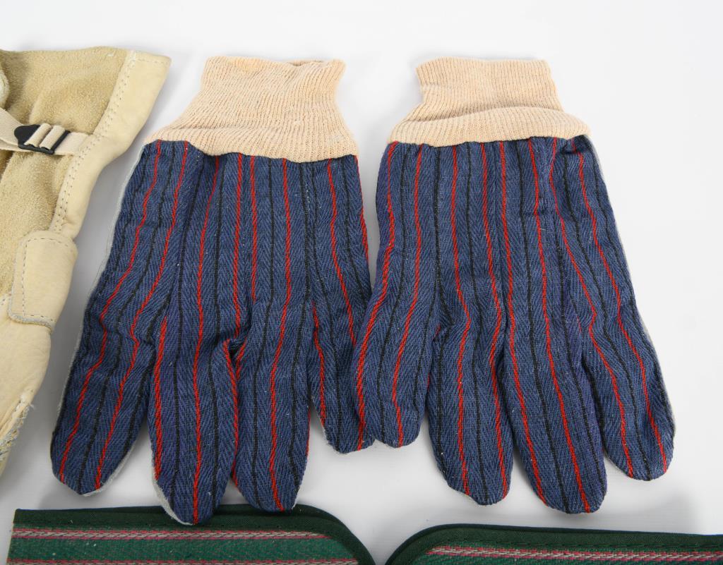 (4) Heavy Duty Work Gloves Various style sz Lg