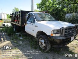 2004 Ford F450 Super Duty Single-Axle Flatbed Truck