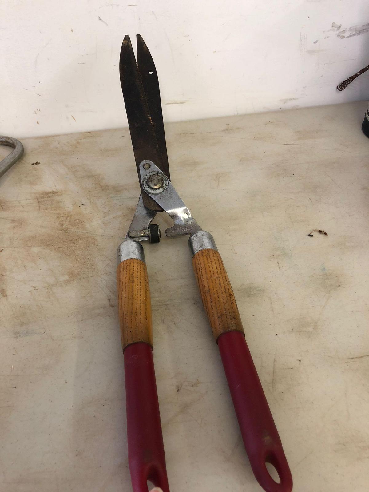 POWER LEVER GARDENING SHEARS