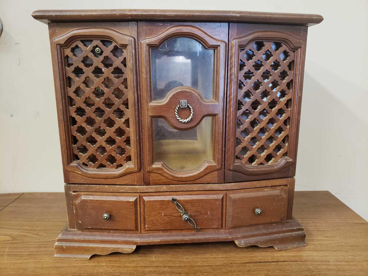 Wooden jewelry box with mirror/ drawers