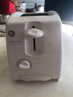 GE 2 slice toaster