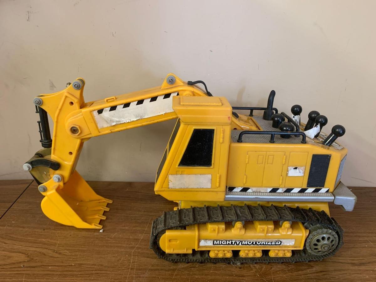 Mighty motorized Tonka exCavator