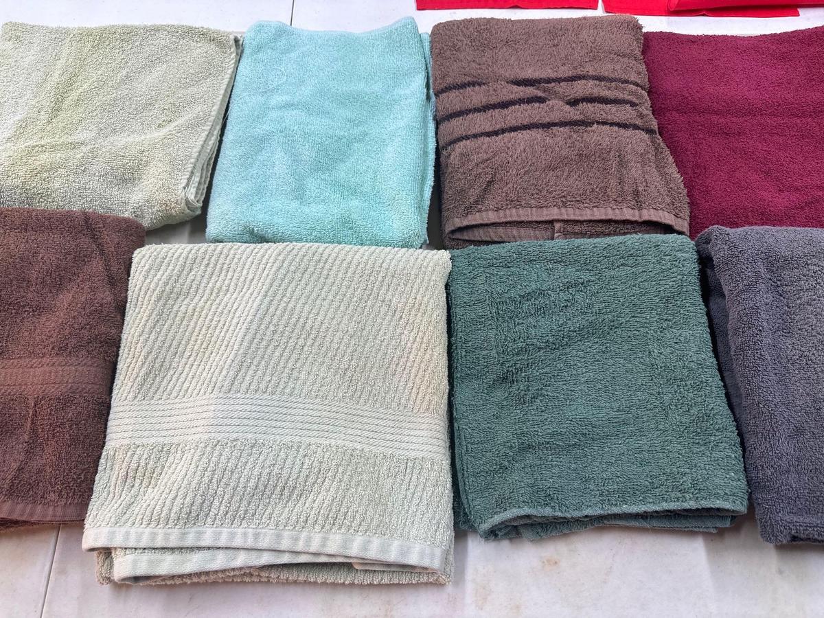 Lot of 8 Towels