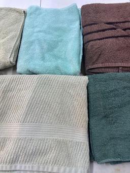 Lot of 8 Towels