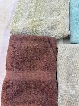 Lot of 8 Towels