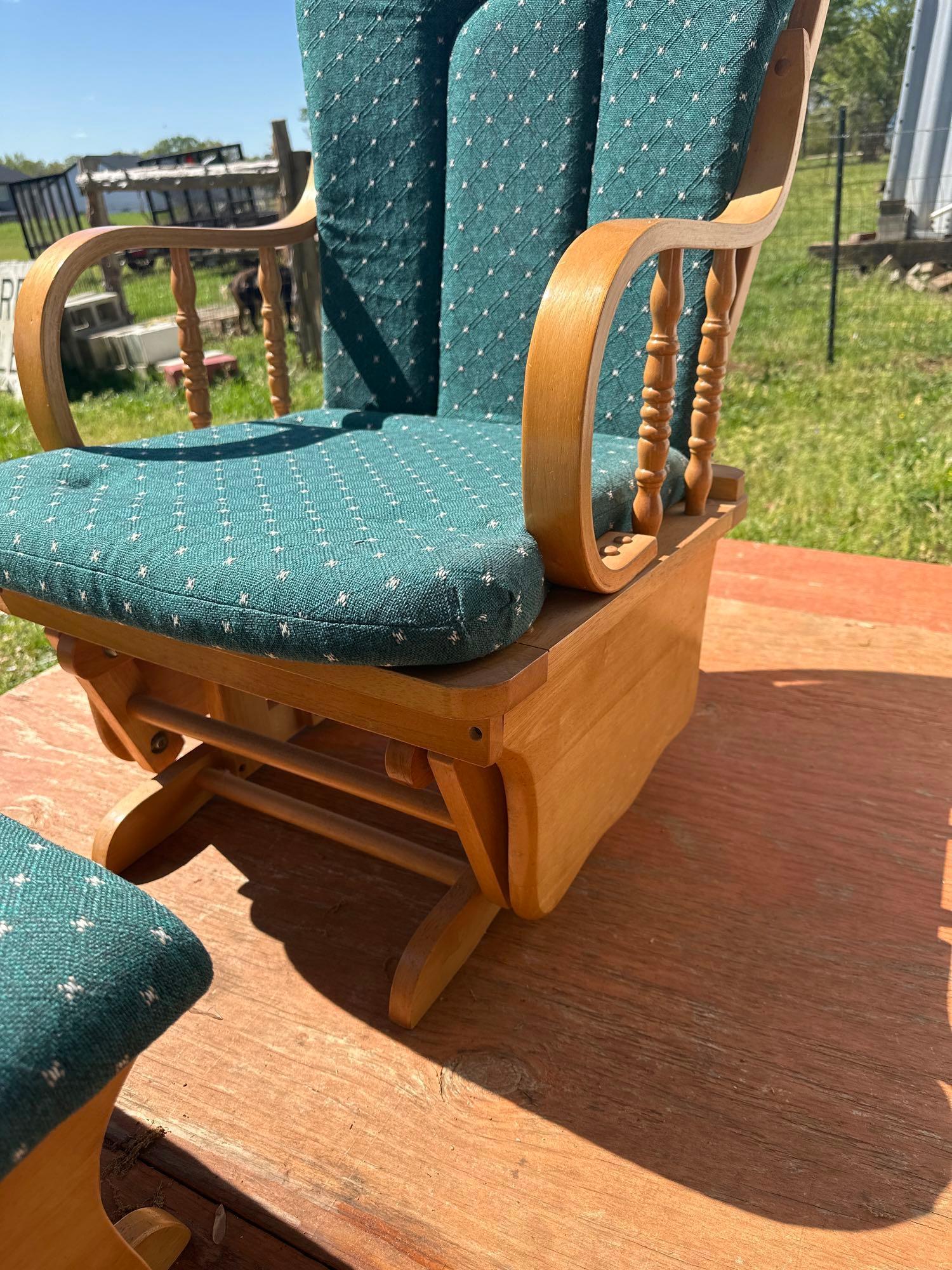 Wooden Glider With Ottoman