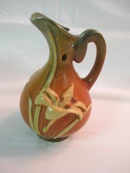 ROSEVILLE ZEPHYRLILY 1946 EWER  A -138   22-6 MINT