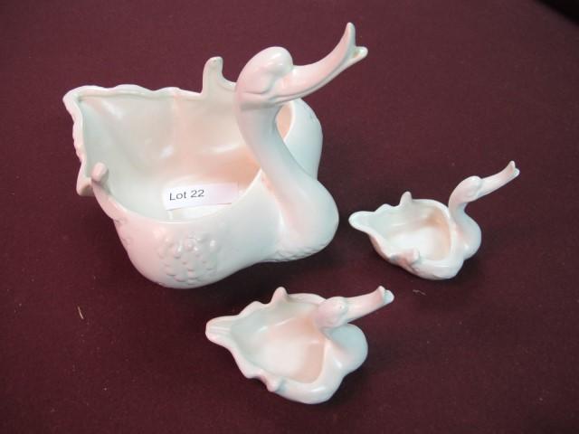 HULL 3 PC WHITE 1 LG/2 MINI SWANS MINT