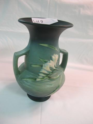 ROSEVILLE FREEISA VASE  GREEN  122-8 MINT