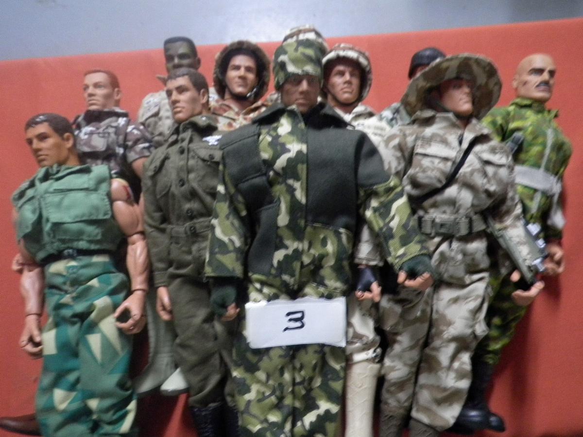 11 DOLLS IN 90'S HASBRO DRESSED IN CAMO