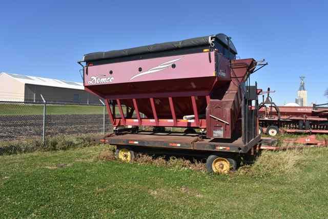 (Located in Sleepy Eye, MN) Demco Model #450 Gravi