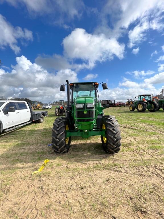 2019 John Deere 6105e Tractor