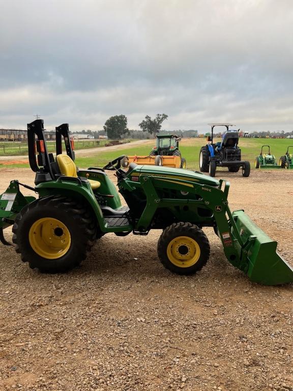 JD 3032e Tractor