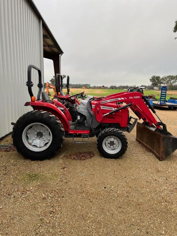 MASSEY 1533 TRACTOR