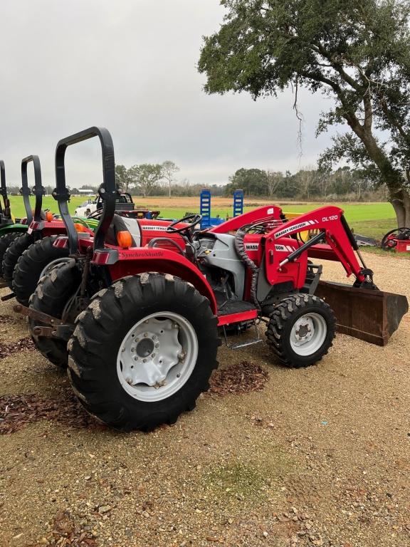 MASSEY 1533 TRACTOR